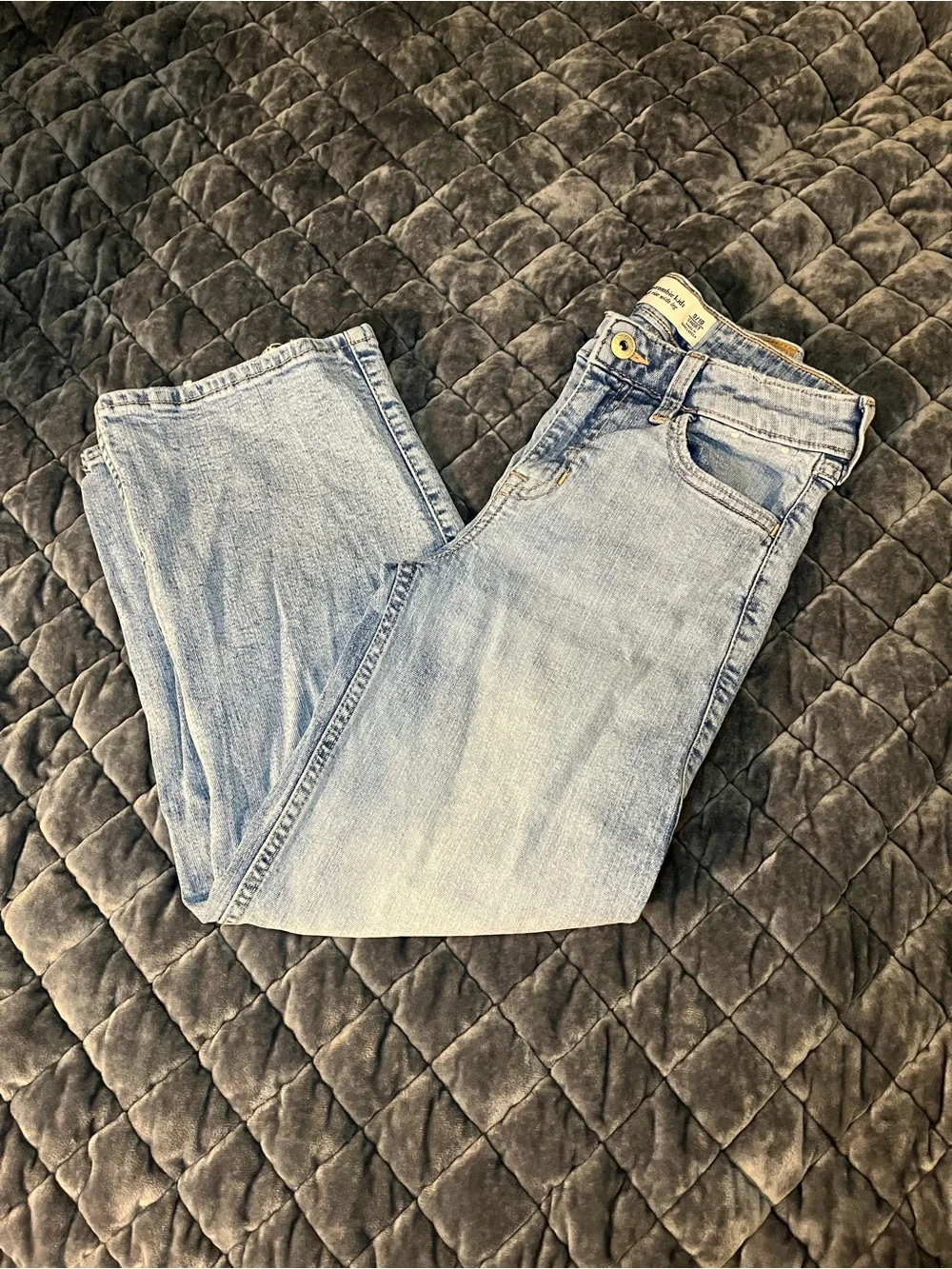 EUC abercrombie kids high-rise wide-leg jeans in classic light denim wash 9/10S